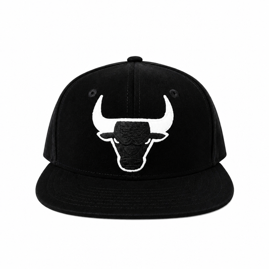 NEW ERA 59FIFTY CHICAGO BULLS BLACK/WHITE LOGO VELVET FITTED HAT