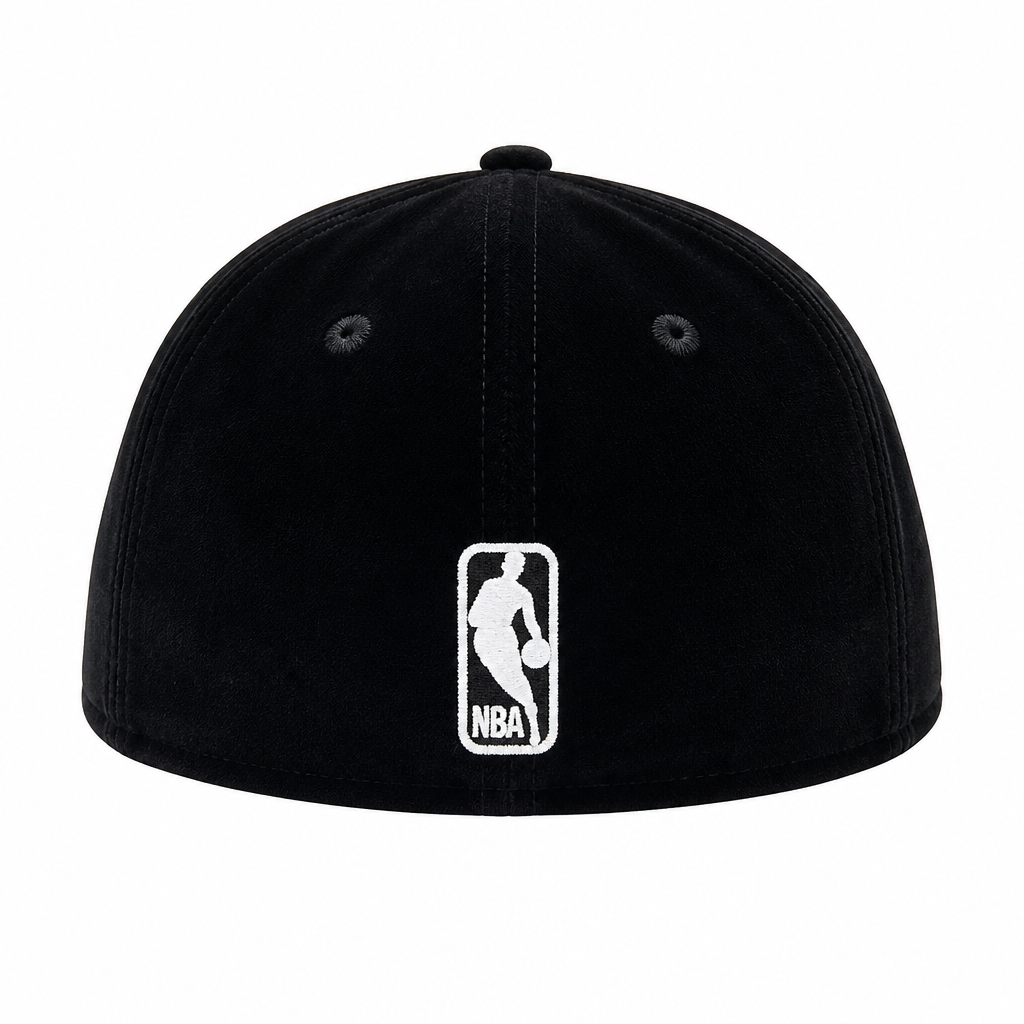 NEW ERA 59FIFTY CHICAGO BULLS BLACK/WHITE LOGO VELVET FITTED HAT