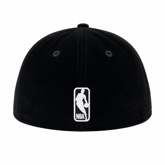 NEW ERA 59FIFTY CHICAGO BULLS BLACK/WHITE LOGO VELVET FITTED HAT