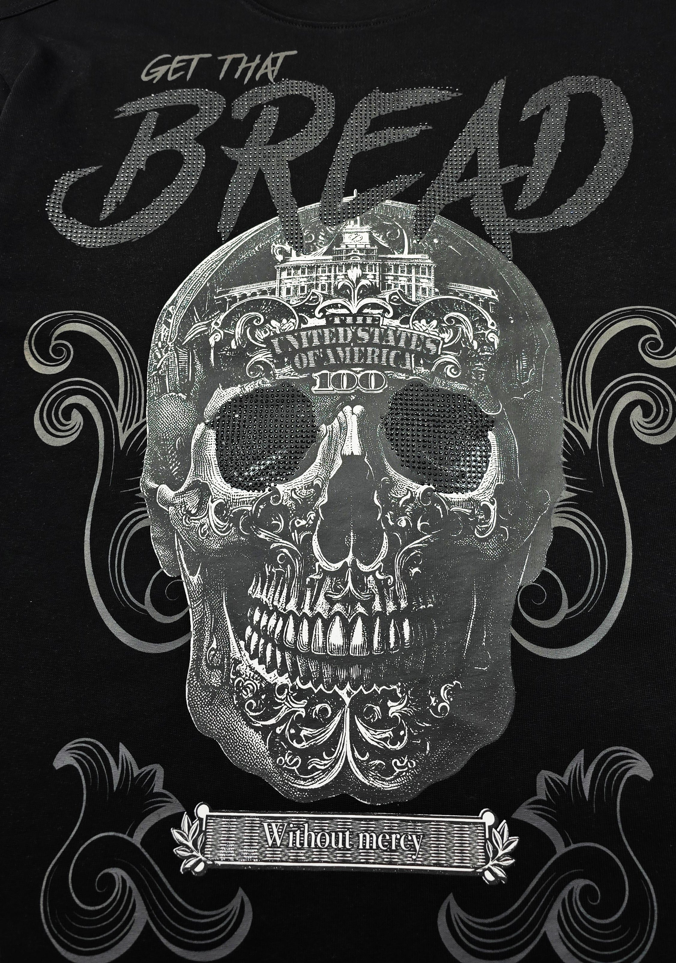 SWITCH MEN'S RHINESTONE MINERAL WASHED SKULL DROP SHOULDER GRAPHIC T-SHIRT (BLACK)