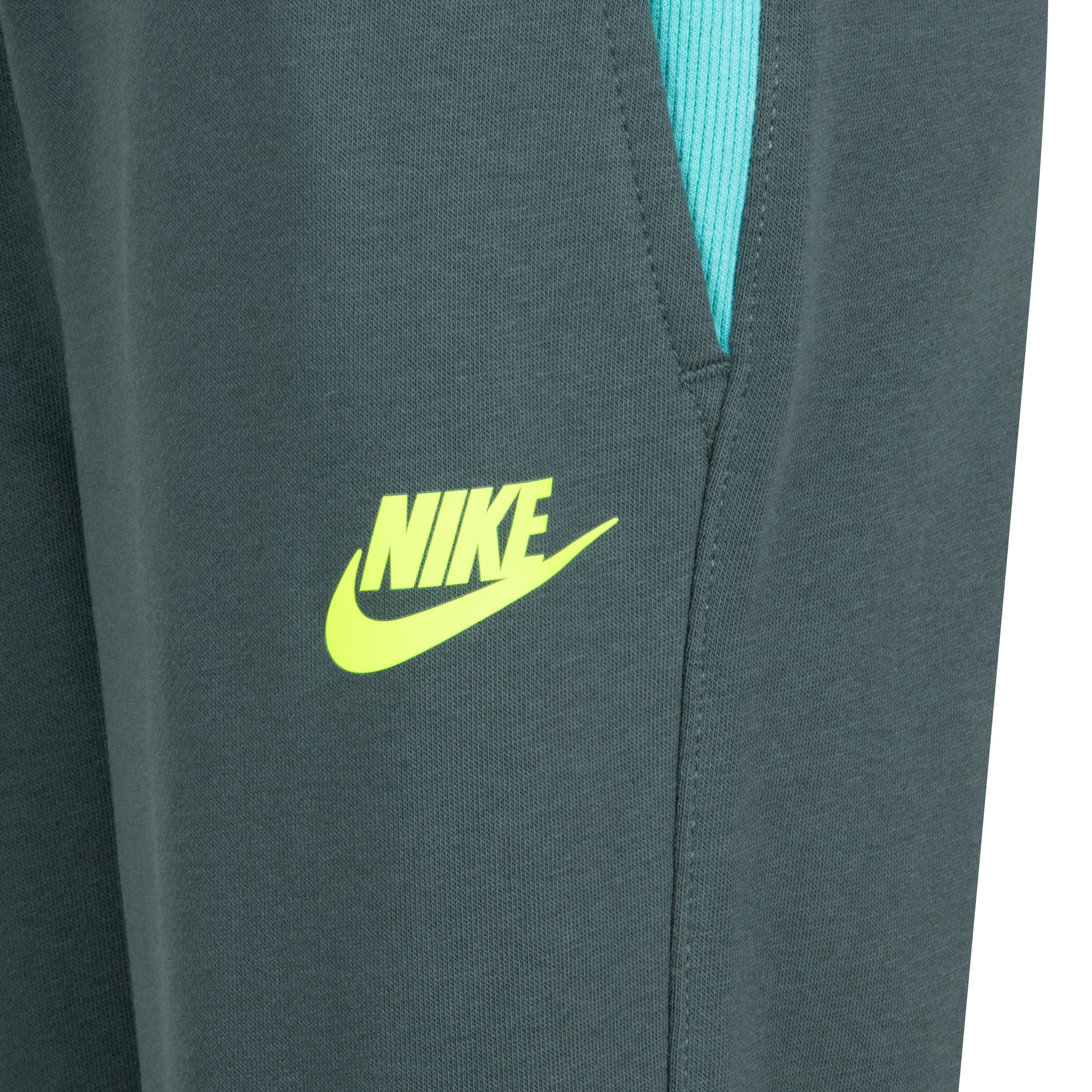 NIKE KIDS EXPRESS YOURSELF PULLOVER GREEN HOODIE/JOGGER SET (SIZE 4-7)