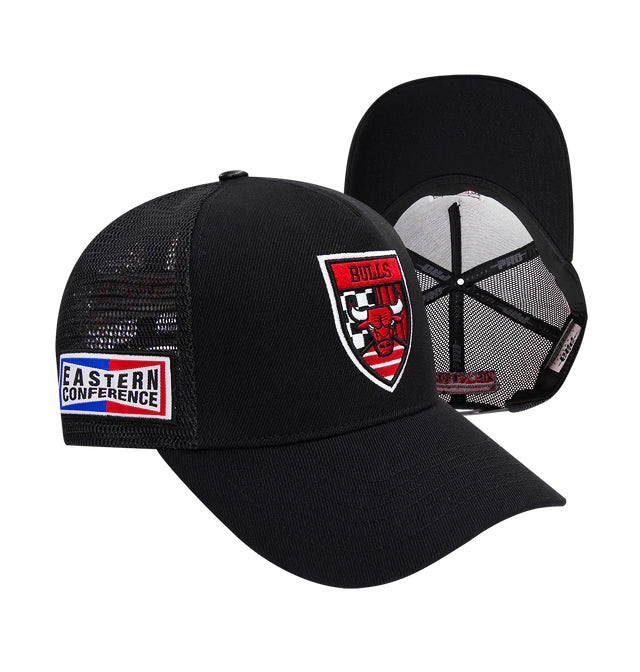 PRO STANDARD NBA CHICAGO BULLS BLACK TRUCKER SNAPBACK CAP