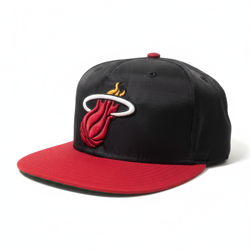MEN`S MIAMI HEAT BLACK /RED CLASSIC SNAPBACK HAT
