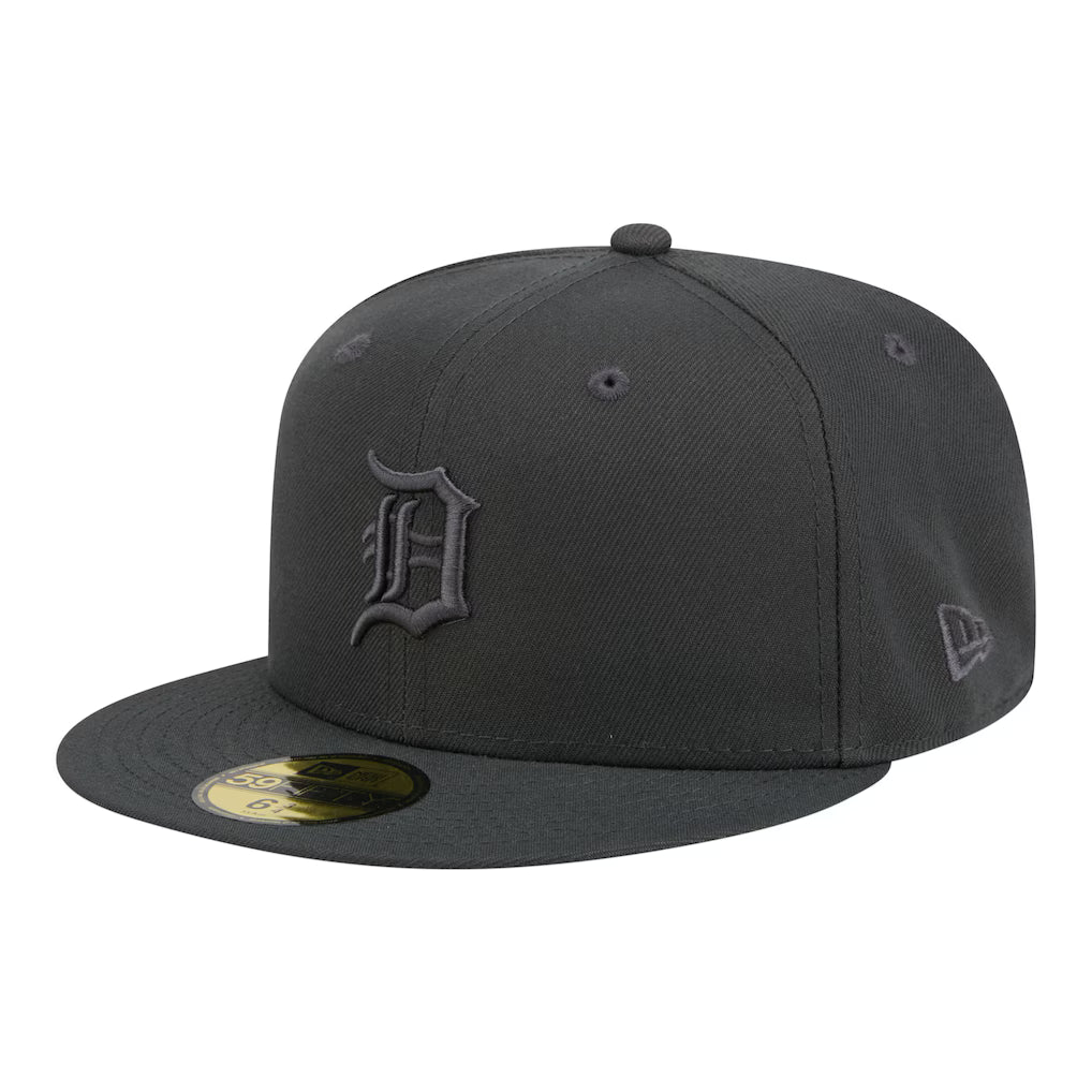 59FIFTY MEN'S NEW ERA MLB DETROIT TIGERS CHARCOAL GREY FITTED HAT