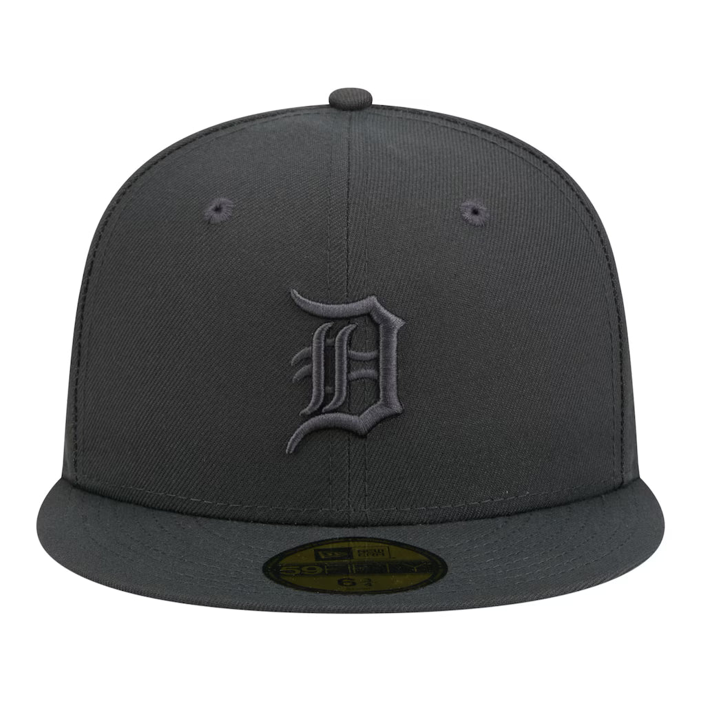 59FIFTY MEN'S NEW ERA MLB DETROIT TIGERS CHARCOAL GREY FITTED HAT